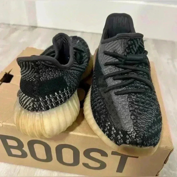 Adidas x Yeezy Black/Blue Knit Fabric Boost 350 v2 carbon Sneakers Size 5 1/2‎ - Picture 3 of 11